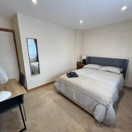 Beautiful Room For One Person - Free Netflix, Amazon Prime & Disney Plus